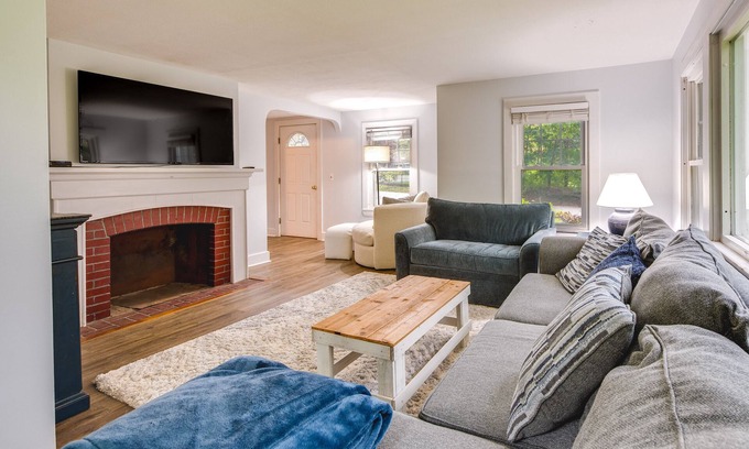 Wells Maison | Near Beach: Coastal Maine Getaway w/ Yard
