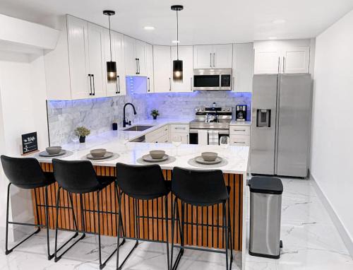 Edgewood Maison | Near Beaches 3 BR Luxury Fort Lauderdale Home