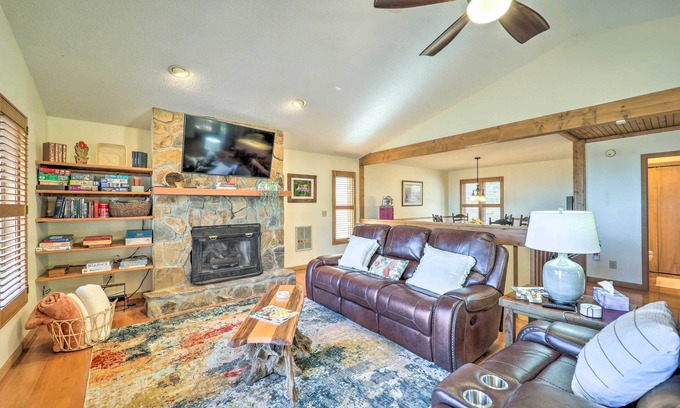 Charter Hills Maison | Near Beech Mountain: Crimson Cabin w/ Views