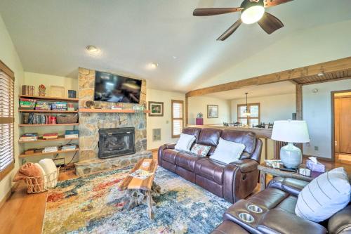 Charter Hills Maison | Near Beech Mountain Crimson Cabin with Views
