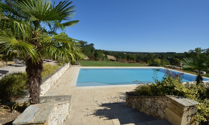 Faux Autre | Près de Bergerac, une élégante maison familiale du 19ème siècle avec piscine