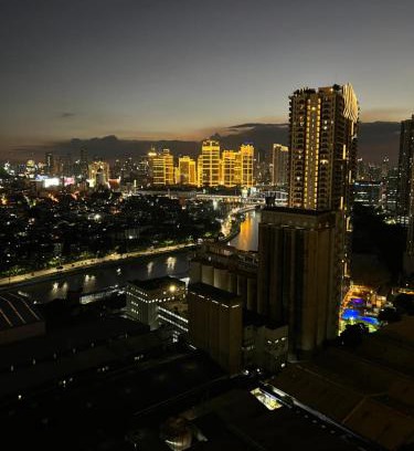 Kapitolyo Appartement | Near Bgc 1Br Wi-Fi Netflix balcony skyline
