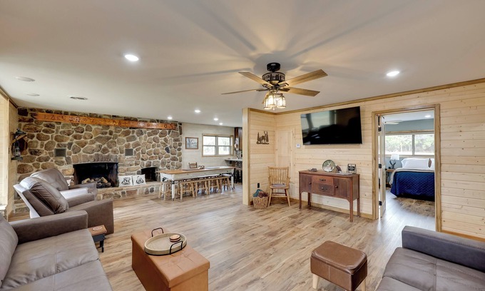 Magazine Cabine | Near Blue Mountain Lake & ATV Trails: Cabin Escape
