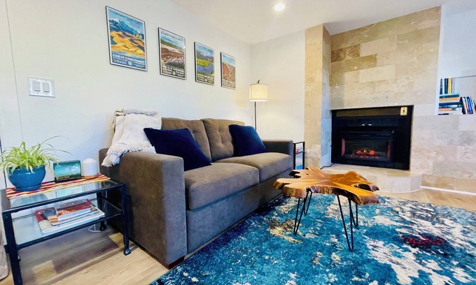 Denver Appartement | Near City & Mtns/Red Rocks @ Happy Harlan Hideout