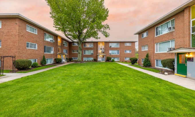 Fairview Park Appartement | Near CLE airport and Valley 2-4a Georgetown Villas