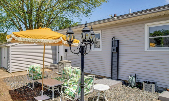 Somers Point Maison | Near Dog Beach: Somers Point Escape w/Large Yard!