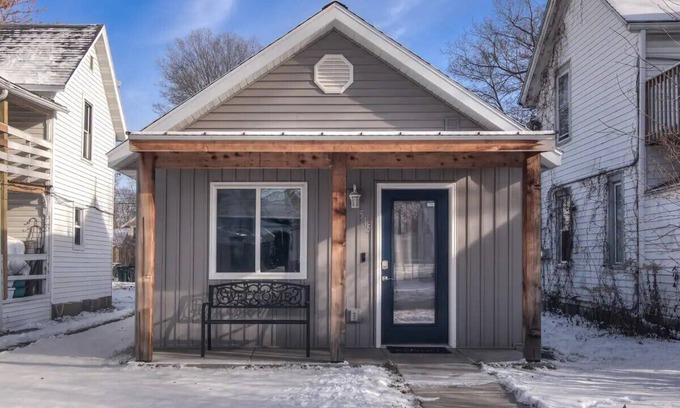 Eau Claire Maison | Near Downtown*Garage*Parking*Modern