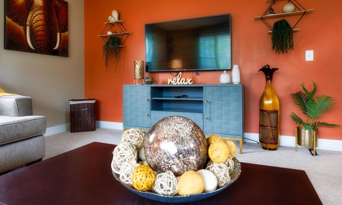 Kalamazoo Maison | NEAR DOWNTOWN & WMU large beautiful home, backyard