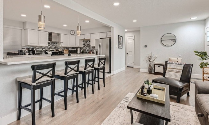 Lamar Heights Area Maison | Pet Friendly | Central Location | Easy Access To Many Colorado Attractions!