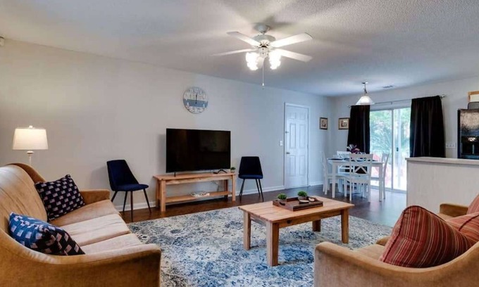 Savannah Maison | Near Gardens & Downtown - Stay At a Coastal-Haven!