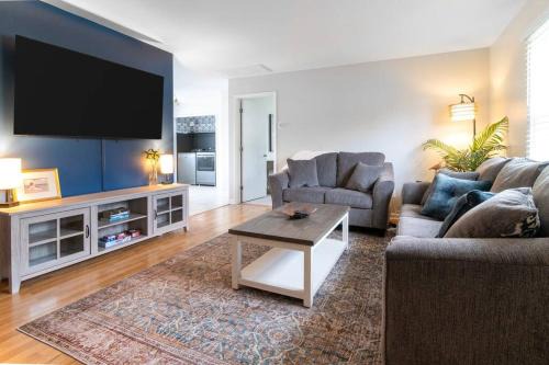 Apex Maison | Near Historic Downtown Apex, Sleeps 8, King Bed