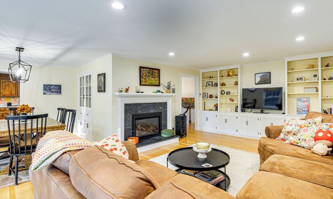 Keene Maison | Near Main St & Festivals: Peaceful Keene Getaway!