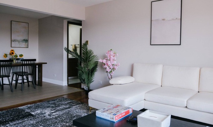 O'Hare Appartement | Personal Gym! Luxury Balcony Condo