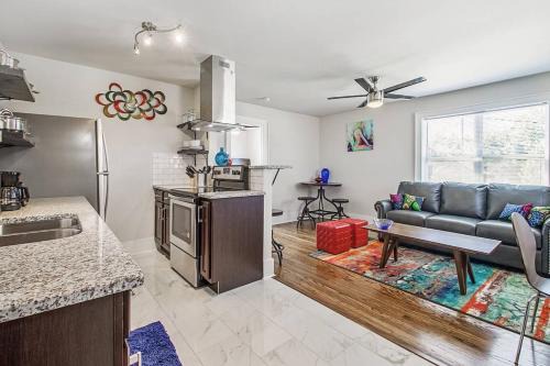Lincoln Terrace Appartement | Near OU Medical Bricktown an Artist Apartment
