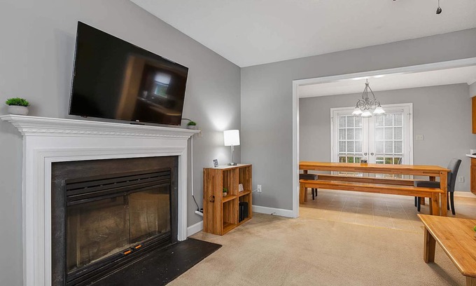 Southeast Raleigh Maison | Near Parks, Trails, & Downtown! Raleigh Retreat