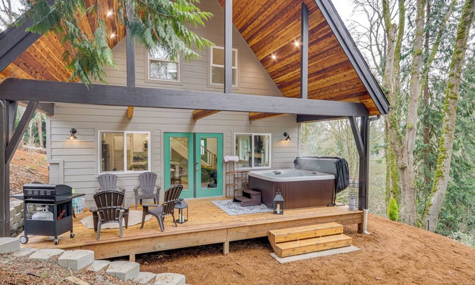 Longview Heights Cottage | Near Rivers & Boating: Home w/ Hot Tub in Longview