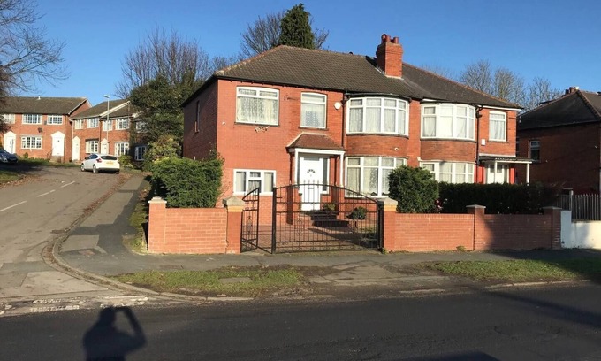 Nottingham Maison | Near Roundhay Park- one of EU's biggest city Parks