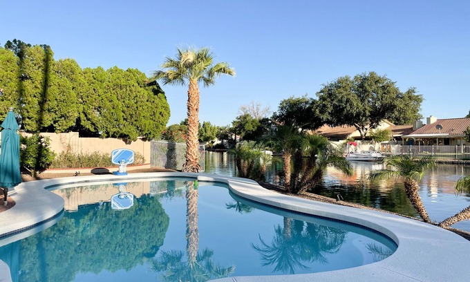 Avondale Maison | Near State Farm, Spring Training, NASCAR and more-Lakefront with Private Pool!!
