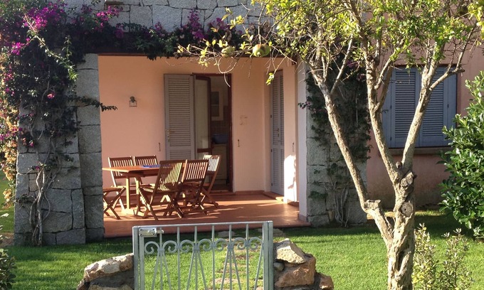 Porto San Paolo Maison | Près de la mer - appartement de trois pièces avec grand jardin dans le BORGO de Porto San Paolo