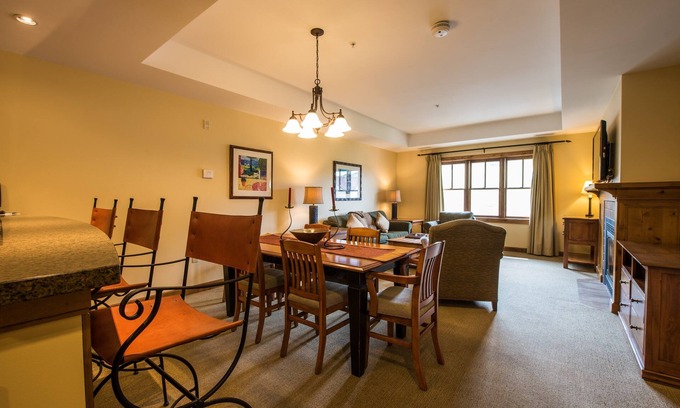 Crested Butte Cabine | Près des pistes! Condo lumineux + moderne avec cheminée