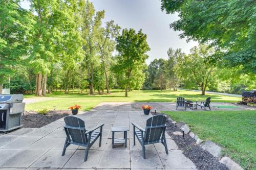 Victor Maison | Near Trails and Wineries Victor Getaway with Fire Pit