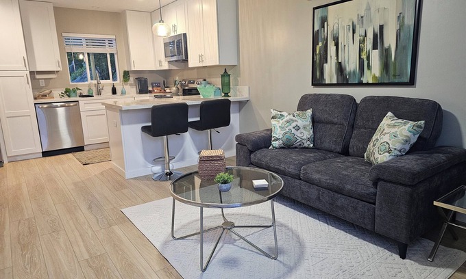 Lincoln Acres Maison | NEW, near trolley. charming 1-bedroom home in Fletcher hills, La Mesa.