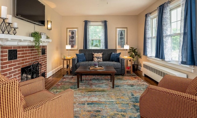 Maurertown Maison | Muse of Maurertown-Close to Vineyard, Distillery