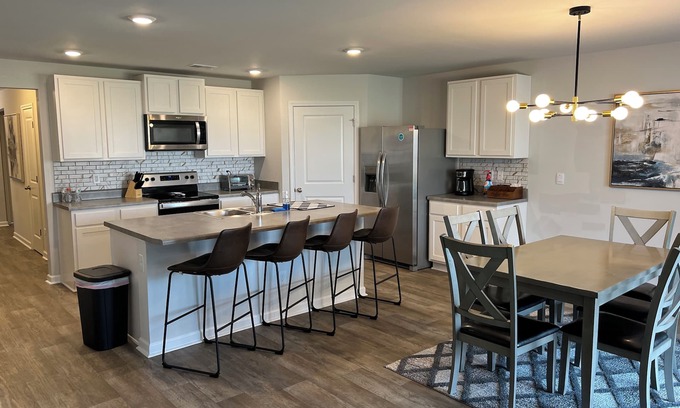 Leland Maison | Minutes from Wilmington NC, Beaches, and so much more!