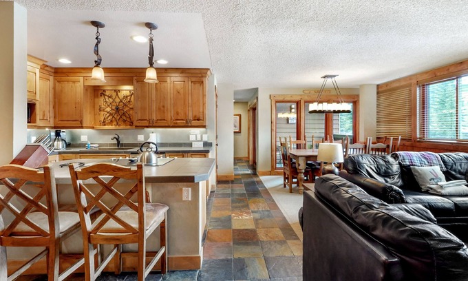 Breckenridge Copropriété | Condo parfaitement situé! Ski-In, marcher jusqu'à la télécabine, un pâté de maisons à Mainstreet