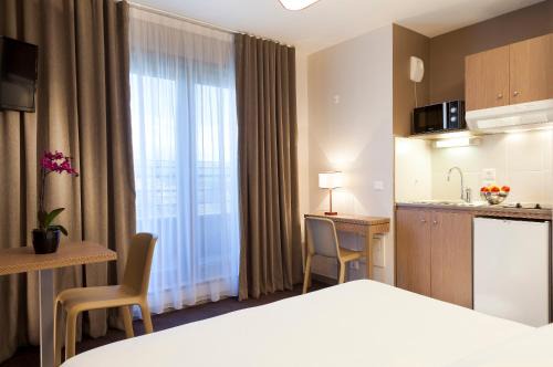 Annemasse Hôtel | Nehô Suites Porte de Genève - Gare Annemasse