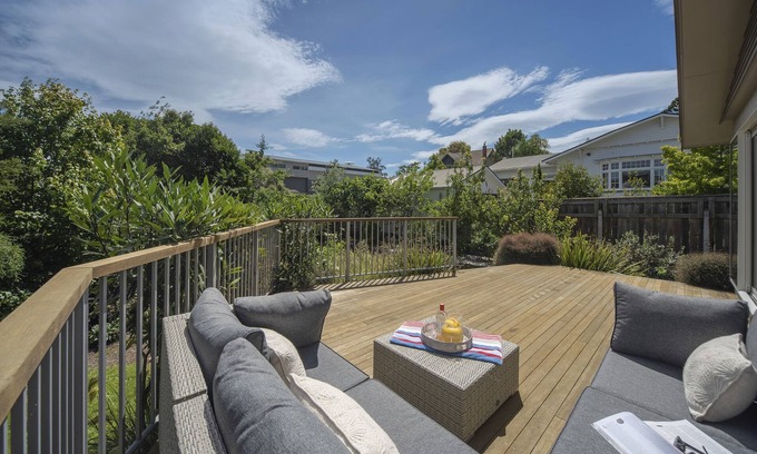 Nelson South Maison | Nelson City Sanctuary - Affordable, Cozy, Retro-styled Holiday Home