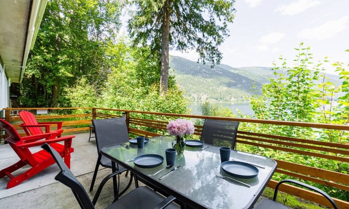 Nelson Copropriété | Nelson, What a view, 3 Queens, 2 Singles full kitchen, Beach front, Mountain Views
