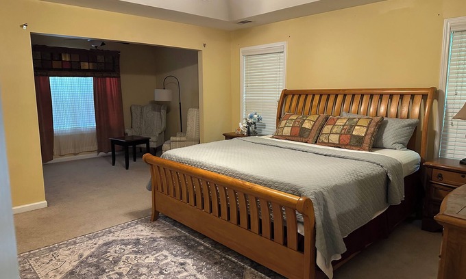 Dallas Maison | nEnjoyable 4-bedroom house with AC in Dallas. Great place for the family & frnds