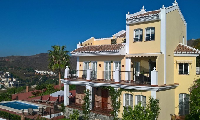 Urbanizacion Ladera del Mar Villa | NERJA Villa SUPERBE VUE MER, PISCINE, WIFI INCLUS ET AIR CON, CINEMA / SALLE DE JEUX