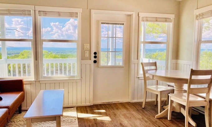 Spring Branch Maison | Nest · Texas Tiny House with a Big View