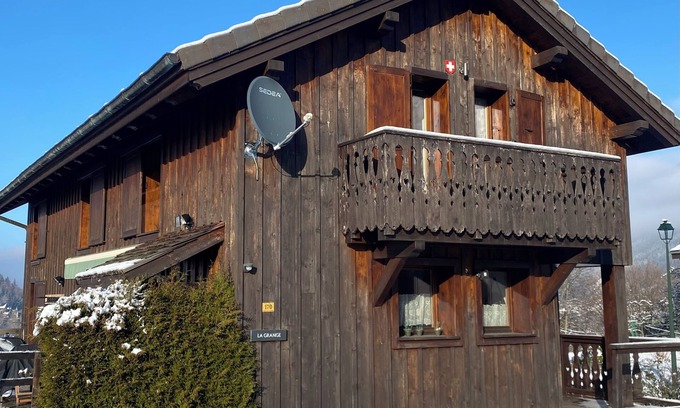 Seytroux Chalet De Ski | Nestled between the mountains and the lake you will find this charming chalet!