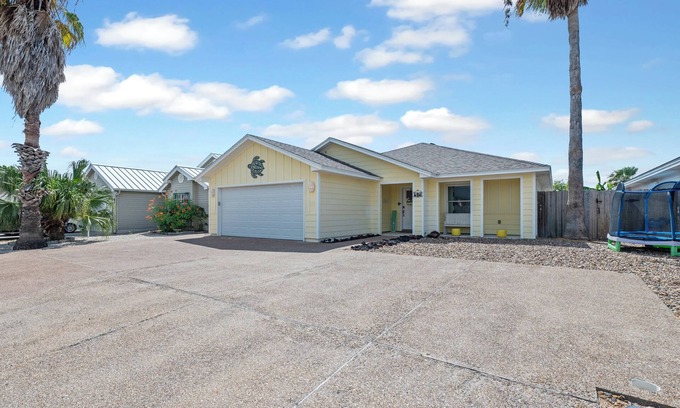Port Aransas Maison | Nestled in downtown Port Aransas and just minutes from the beach
