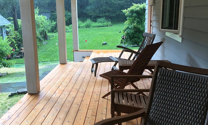 New Paltz Maison | Hip Hudson Valley Homestead Niché dans un paysage luxuriant