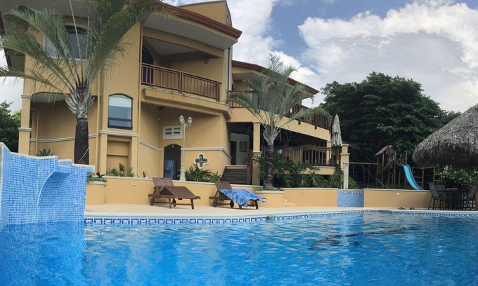 Esparza Villa | Niché dans la forêt tropicale avec une vue imprenable et fabuleuse!