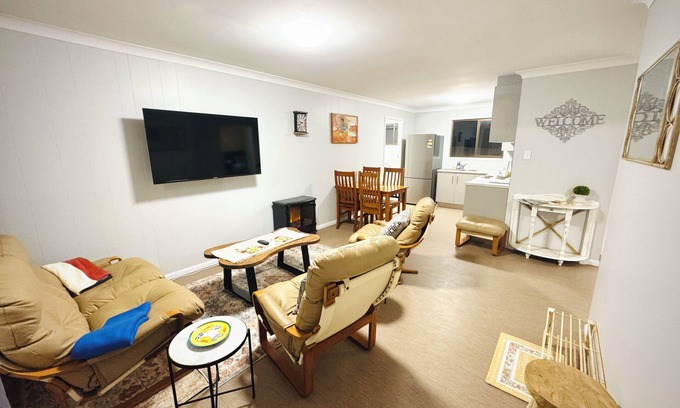 Stanthorpe Maison | Nestled Next Door| Cozy Designer Unit, Peaceful, Close to everything