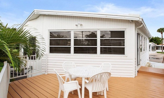 Nettles Island Maison | Nettles Island - The Lazy Pelican