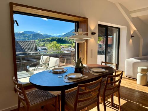 Wertach Appartement | Neue Ferienwohnung mit Bergblick & Sauna