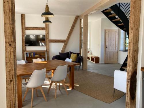 Rotha Maison | NEUES GESINDEHAUS (Rittergut Oelzschau b. Leipzig)