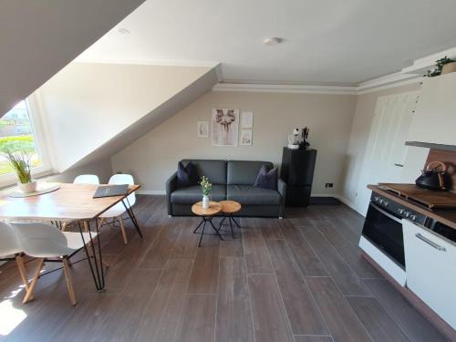 Schwerin Appartement | Neumühler Hof- Gemütliche Wohnung "Lenia" Parkplätze und Kongresshalle in der Nähe