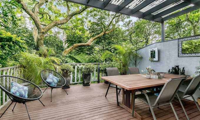 Neutral Bay Appartement | Neutral Bay- BADEN Baden Road - Approx. $750-$900 per/week Absolute Water Front Sydney Harbour Studio