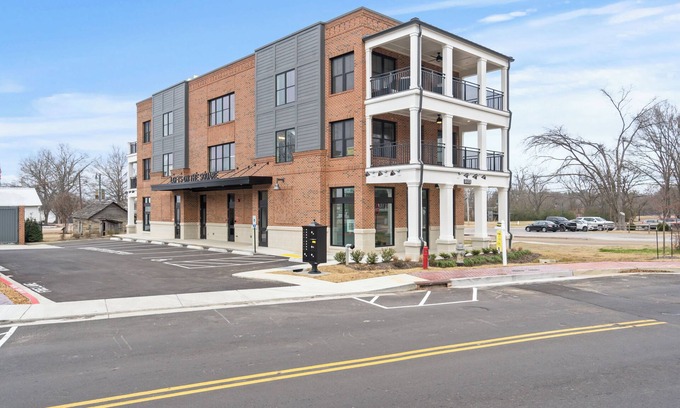 Arlington Appartement | New! 1BR 1BA Apt in Downtown Historic Arlington Depot Square, Large Balcony