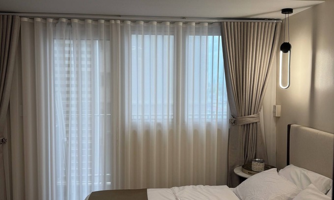 Pinagsama Copropriété | New 1BR Condo Near Venice Canal & BGC w/ Balcony