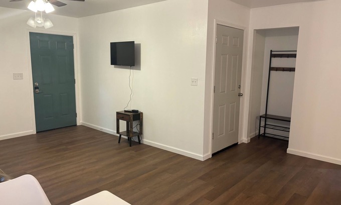 Guthrie Maison | New 2-bedroom Duplex in Guthrie close to I-35