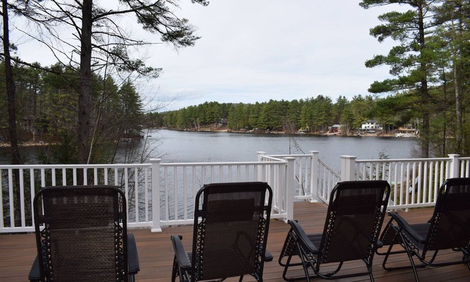 East Wakefield Maison | Nouveau (2017) Belle maison au bord du lac Belleau pour une grande famille.