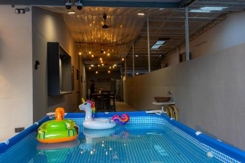 George Town Maison | -NEW- 22Pax 5R4B V KTV,KID'S POOL,POOL TABLE NEAR USM,LWE HOSPITAL,SPI ARENA